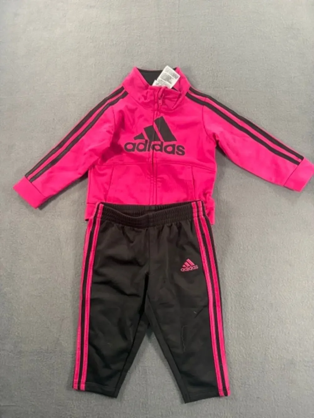 ADIDAS TRACKSUIT  ( SIZE 9 MONTHS )